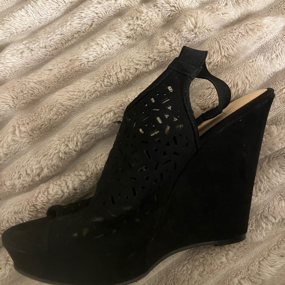 Chinese Laundry Peep Toe Wedges - Picture 4 of 7